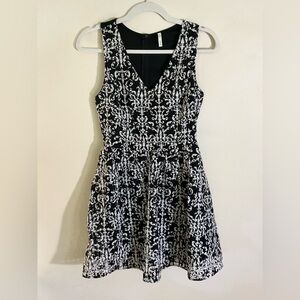 Elegant black, white, silver fleur de lis cocktail mini dress medium small
